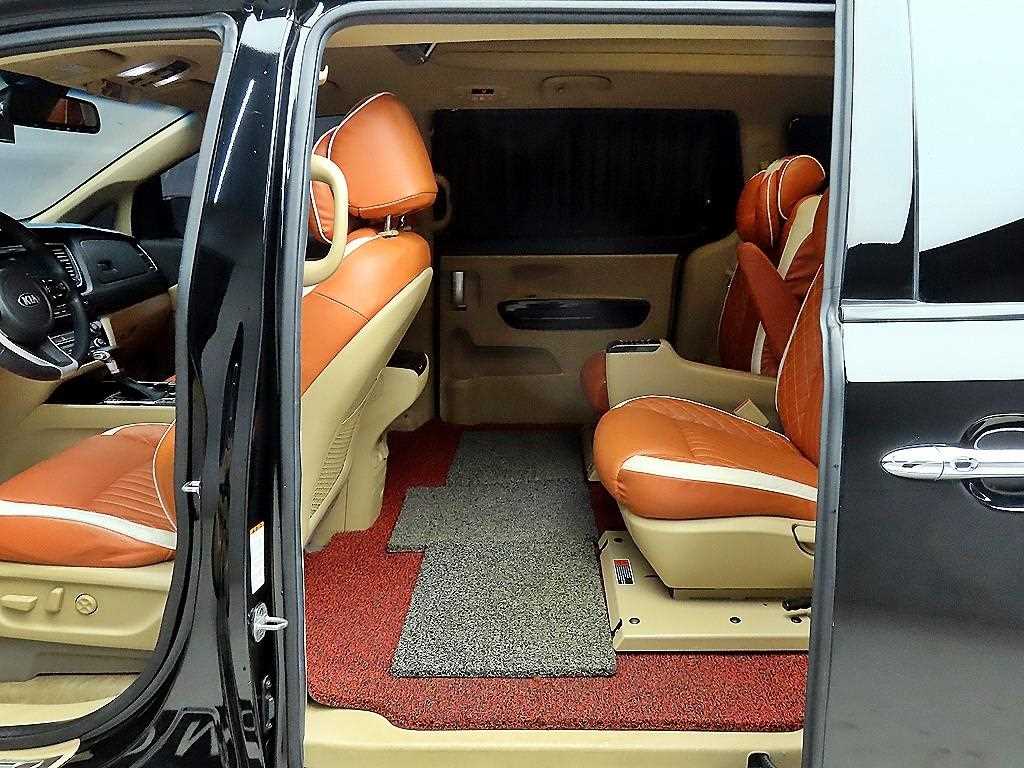 KIA Carnival - Vista 6