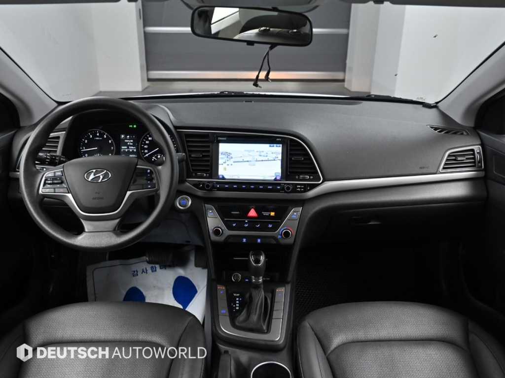 HYUNDAI Avante - Vista 7