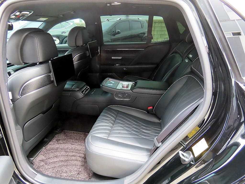 Genesis G90 - Vista 6