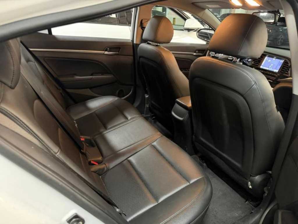 HYUNDAI Avante - Vista 7