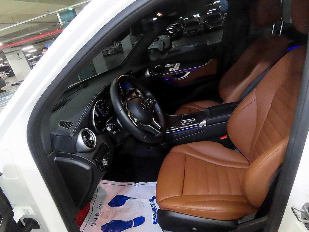 Mercedes Benz GLC Class - Vista 6