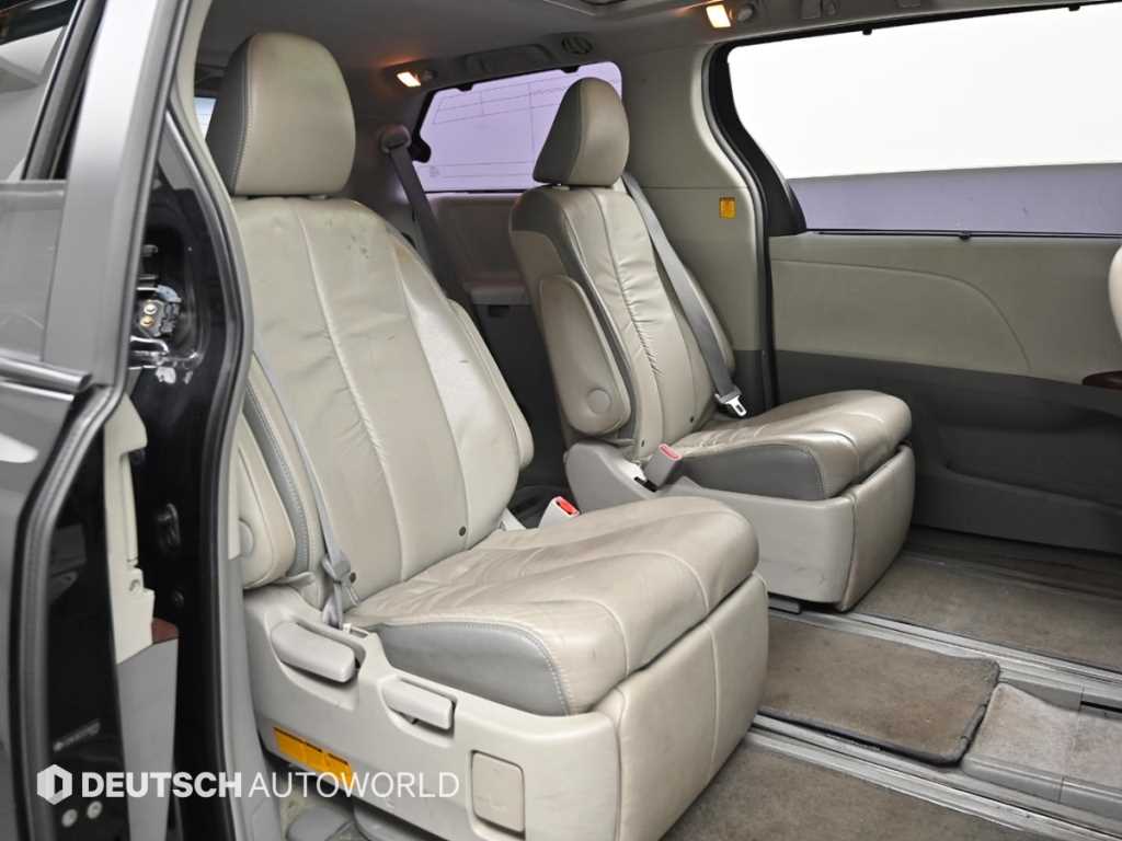 Toyota Siena - Vista 12