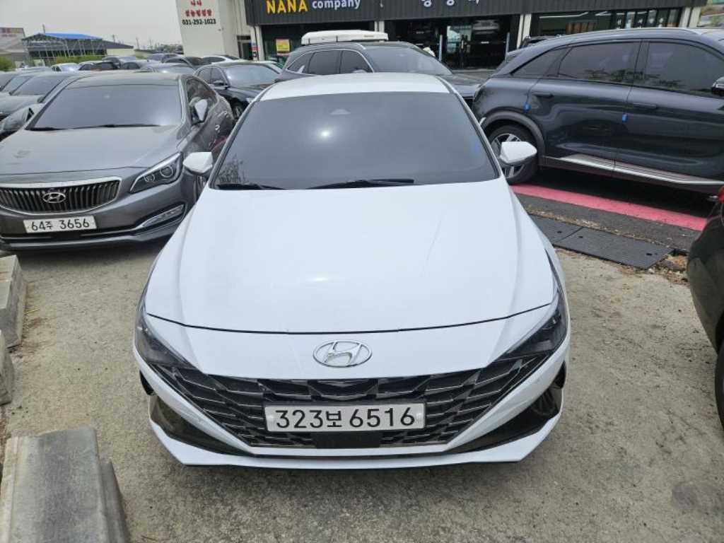 HYUNDAI Avante - Vista 2