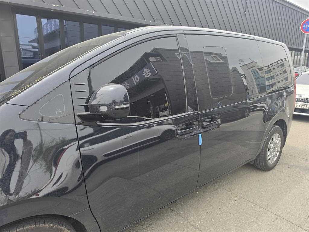 HYUNDAI Staria - Vista 2