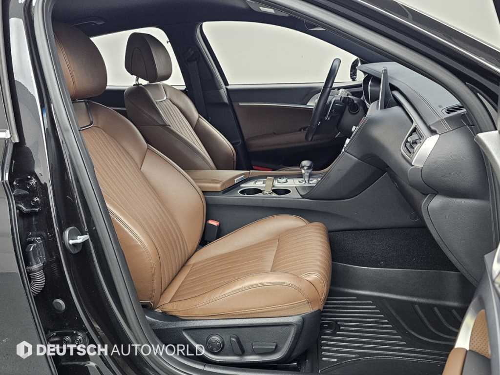 Genesis G70 - Vista 10