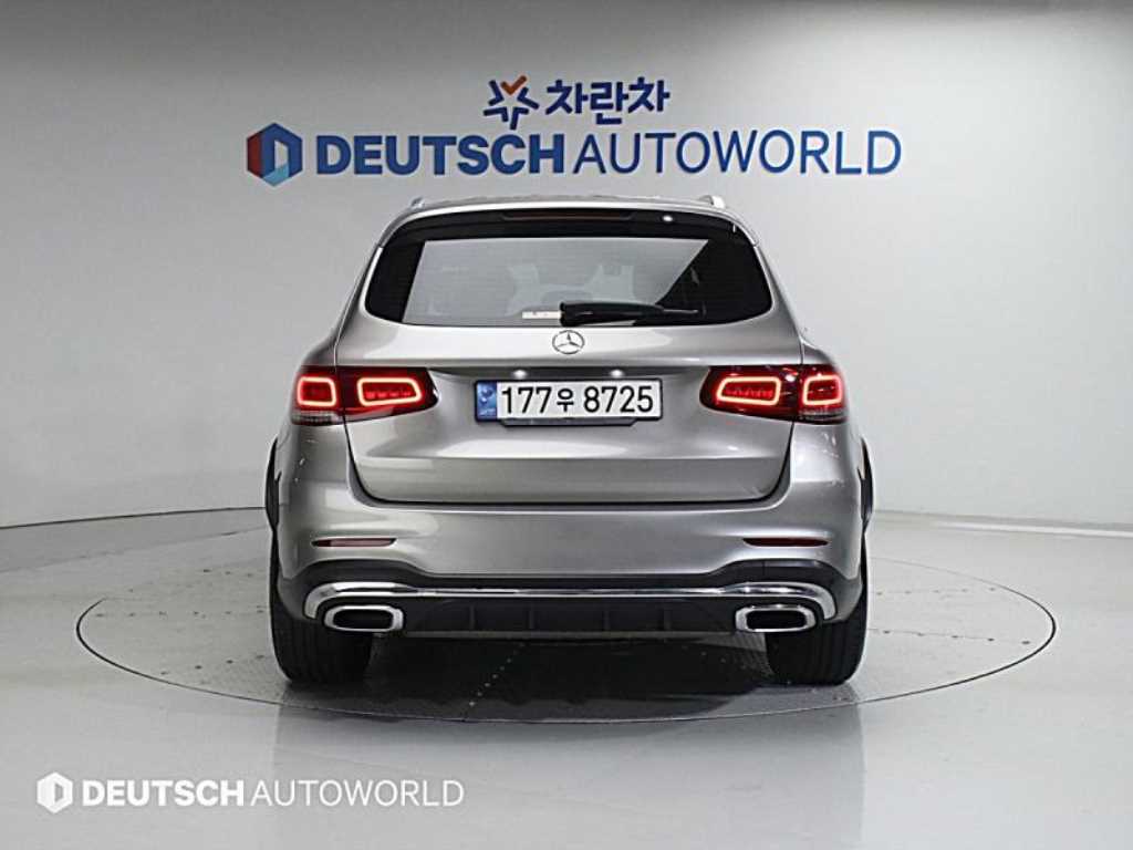 Mercedes Benz GLC Class - Vista 4