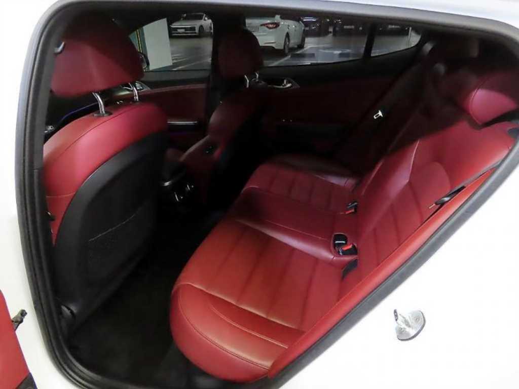 KIA Stinger - Vista 7