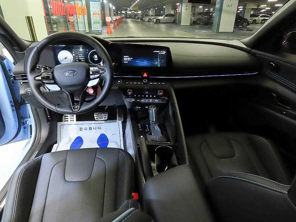 HYUNDAI Avante - Vista 10