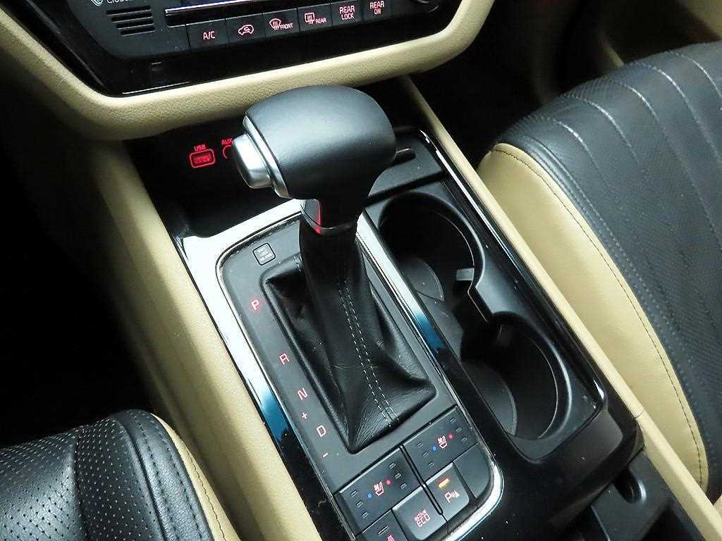 KIA Carnival - Vista 10