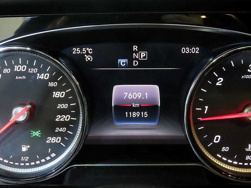 Mercedes Benz E class - Vista 9