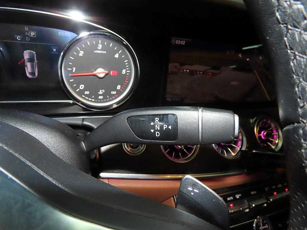 Mercedes Benz E class - Vista 12