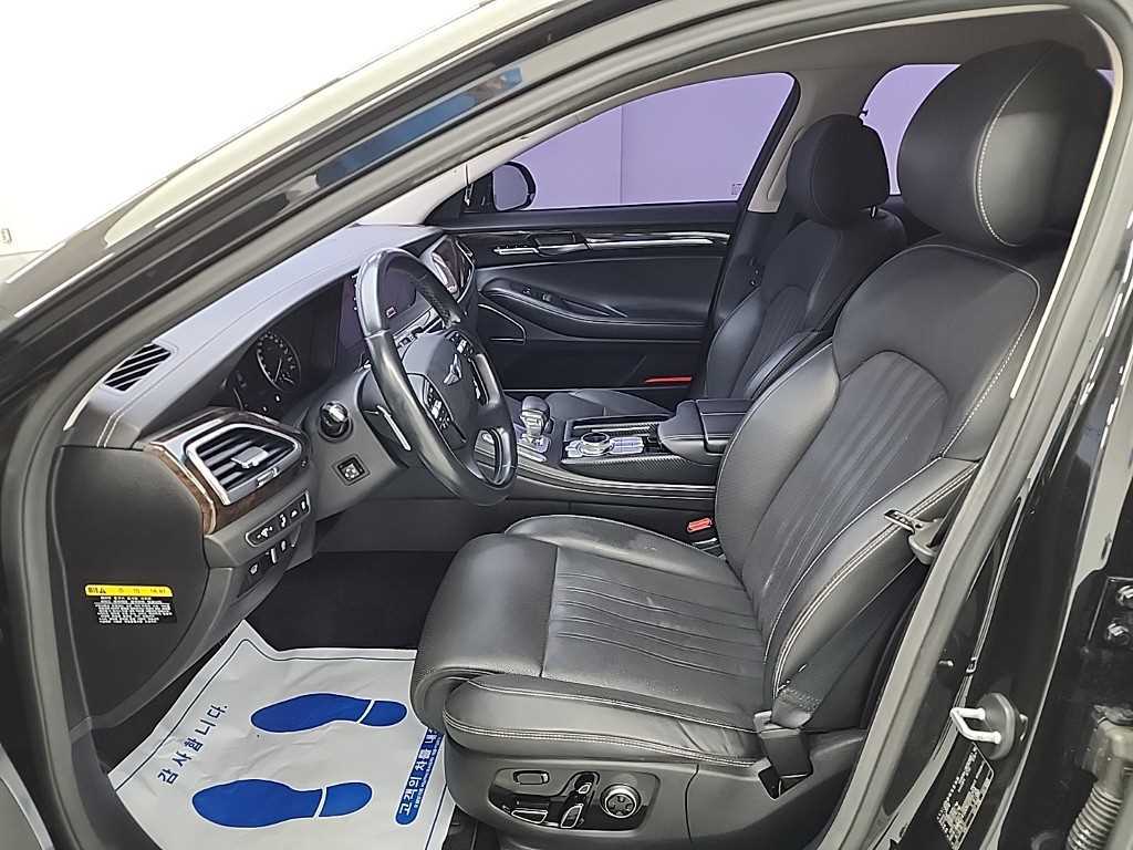 Genesis G90 - Vista 11