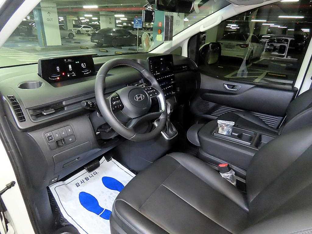 HYUNDAI Staria - Vista 10