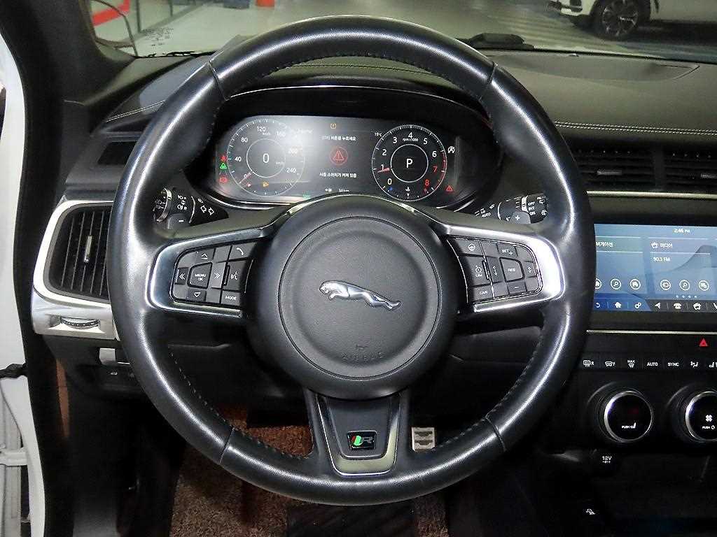 Jaguar E-PACE - Vista 8