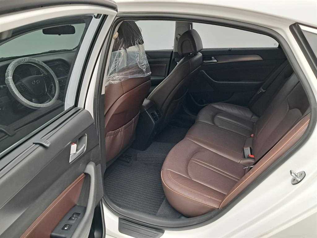 HYUNDAI Sonata - Vista 12