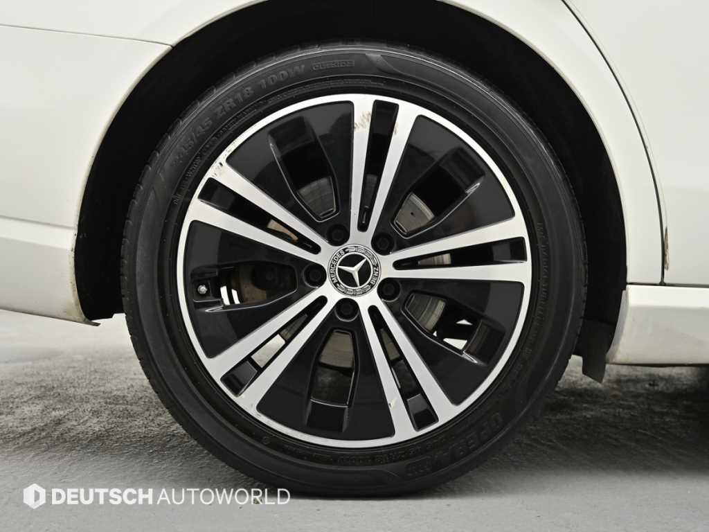 Mercedes Benz E class - Vista 5