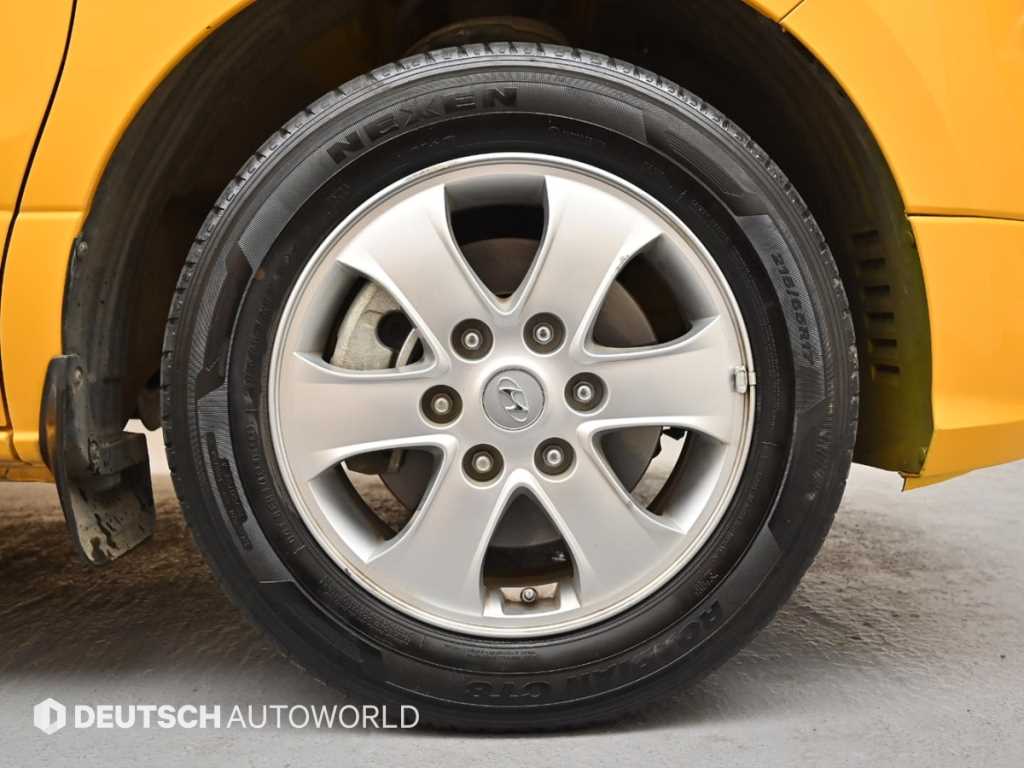 HYUNDAI Starex - Vista 5