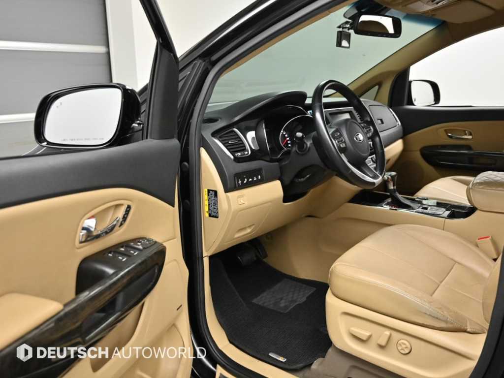 KIA Carnival - Vista 11