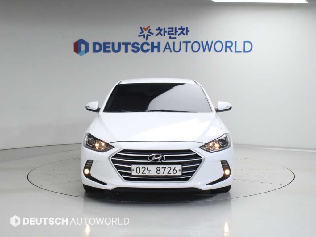 HYUNDAI Avante - Vista 3