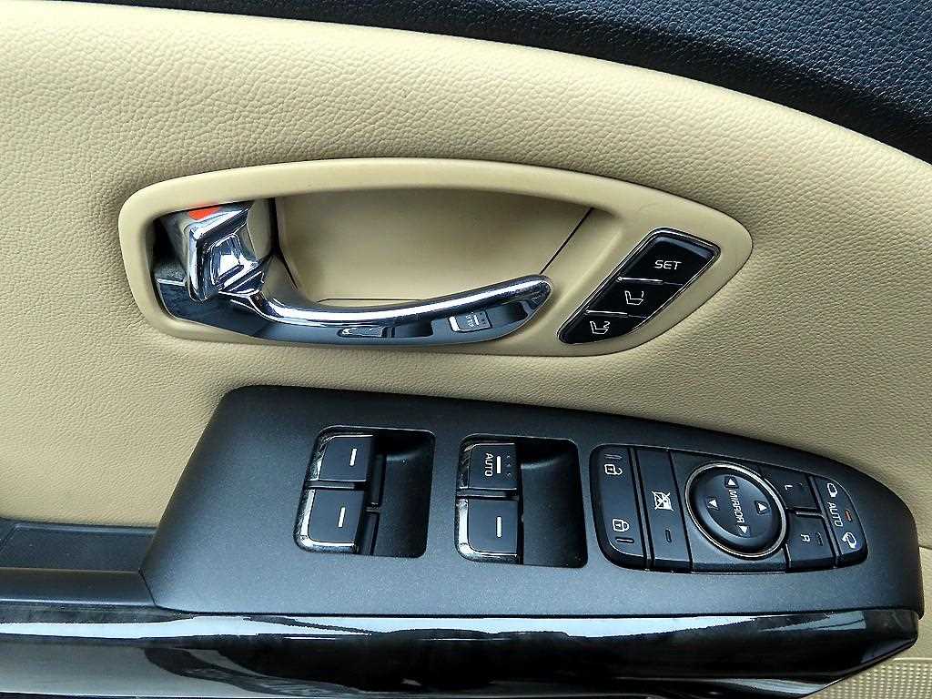 KIA Carnival - Vista 11