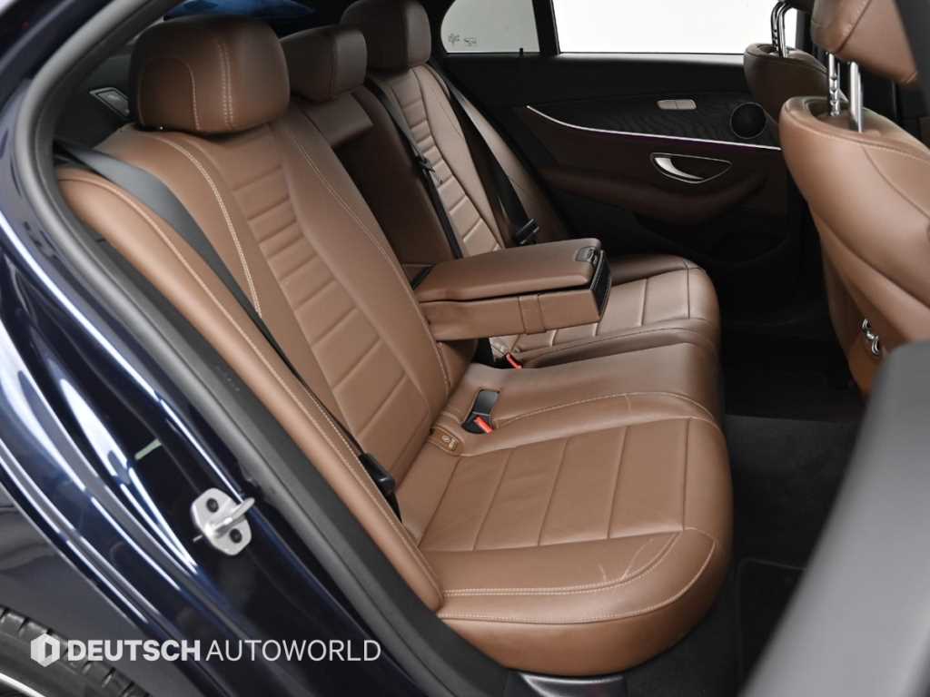 Mercedes Benz E class - Vista 12
