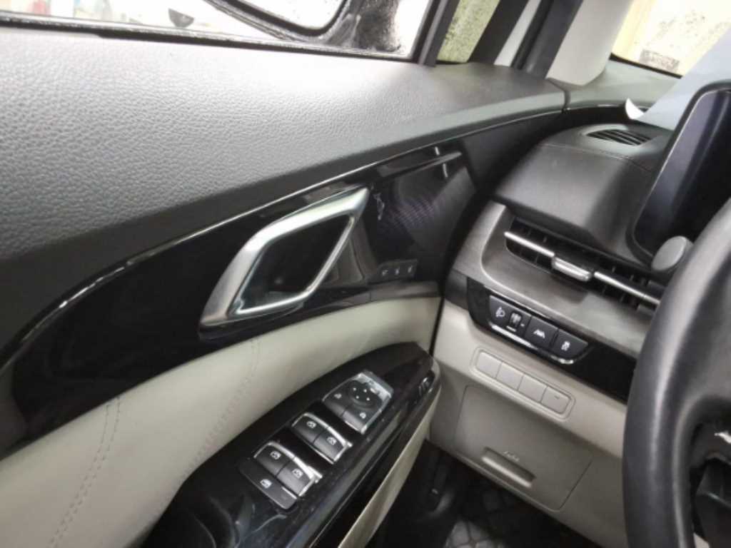 KIA Carnival - Vista 5