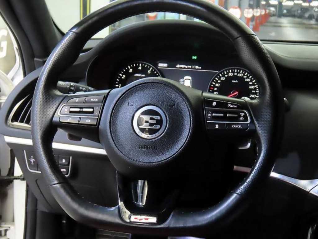 KIA Stinger - Vista 8