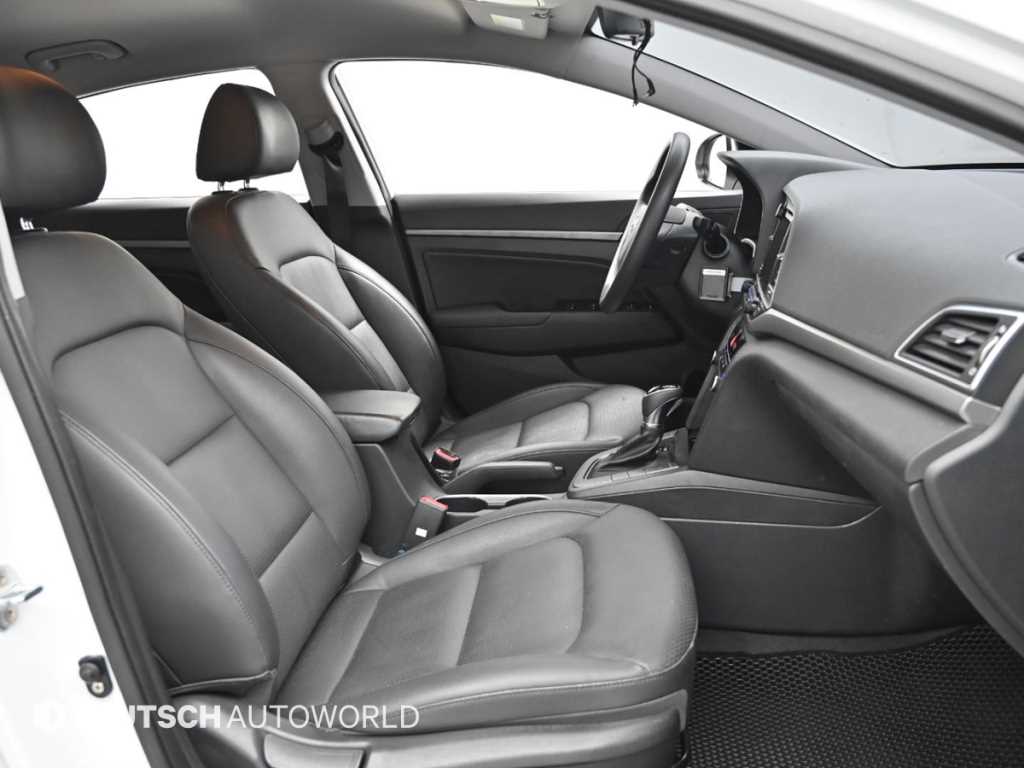 HYUNDAI Avante - Vista 10
