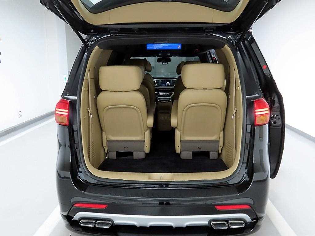 KIA Carnival - Vista 5