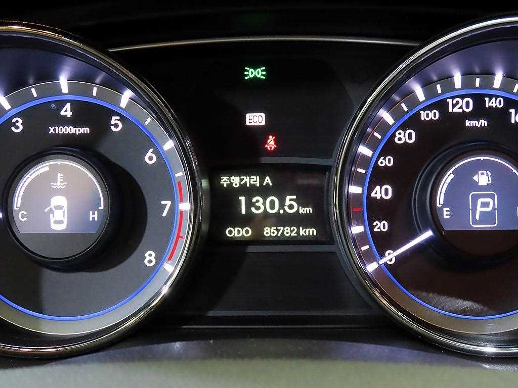 HYUNDAI Sonata - Vista 9