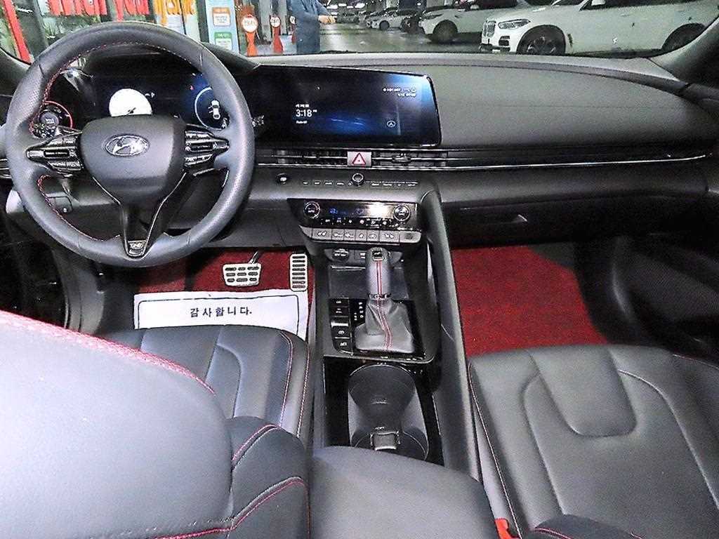 HYUNDAI Avante - Vista 10