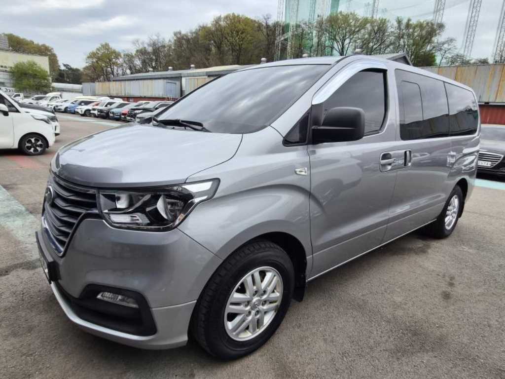 HYUNDAI Starex - Vista 3