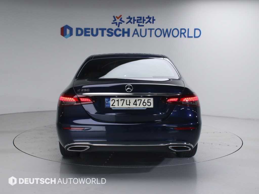 Mercedes Benz E class - Vista 4