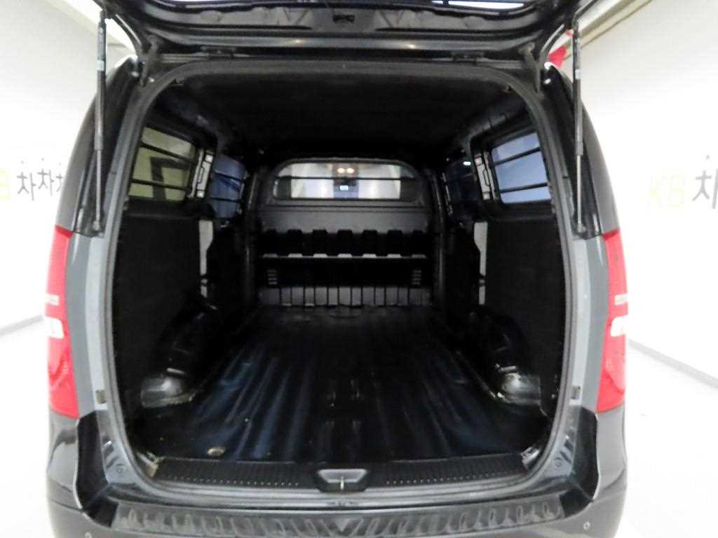 HYUNDAI Starex - Vista 5