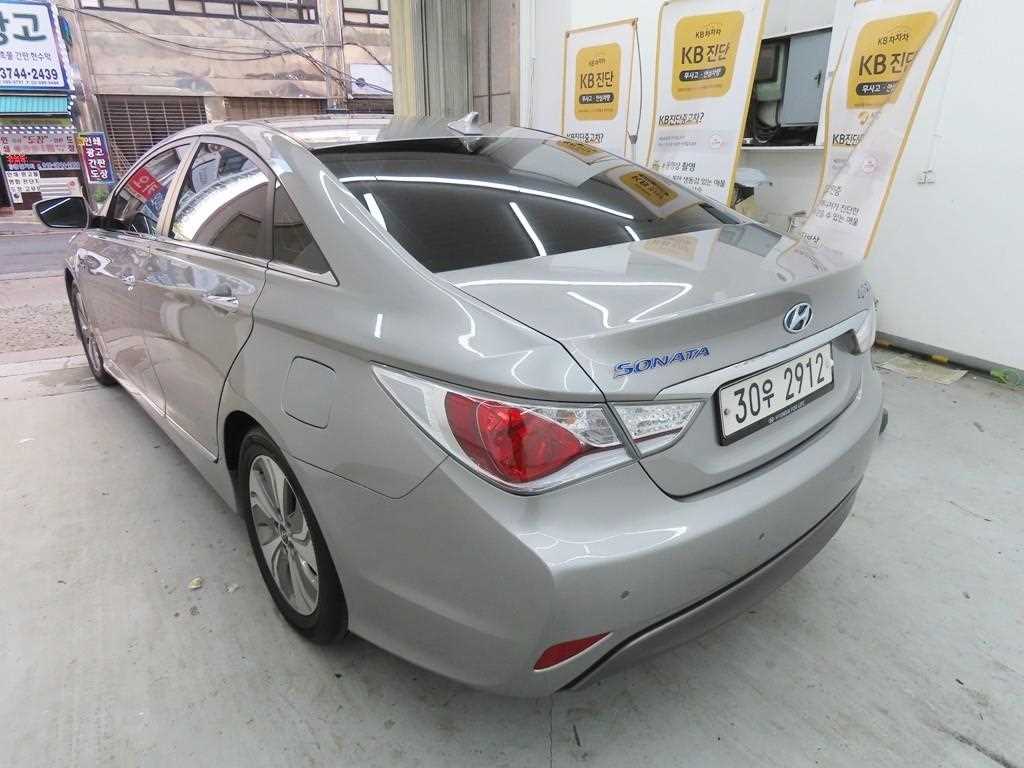 HYUNDAI Sonata - Vista 3
