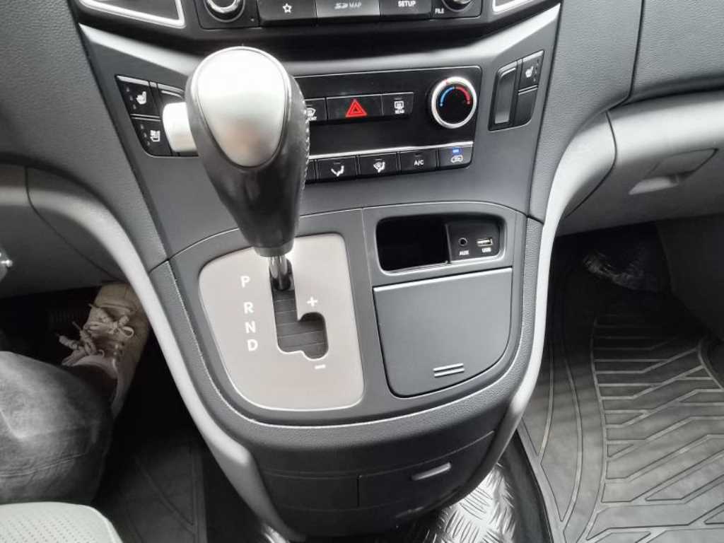 HYUNDAI Starex - Vista 11