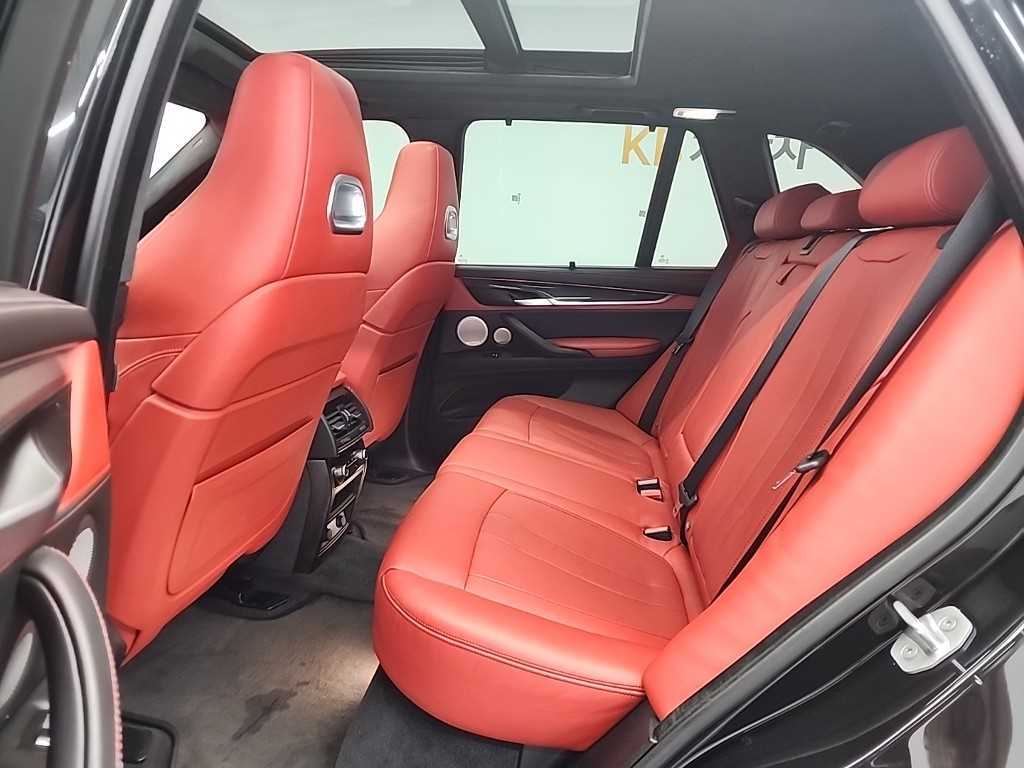 BMW X5M - Vista 12