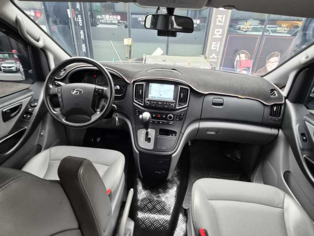 HYUNDAI Starex - Vista 12