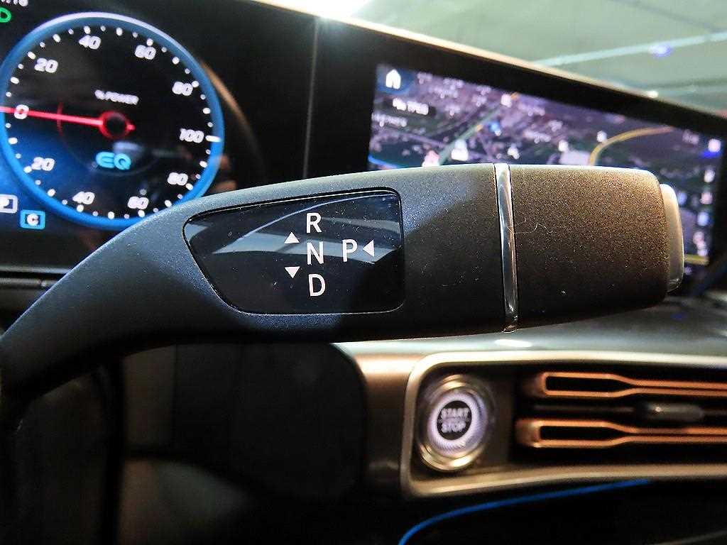 Mercedes Benz EQC - Vista 12