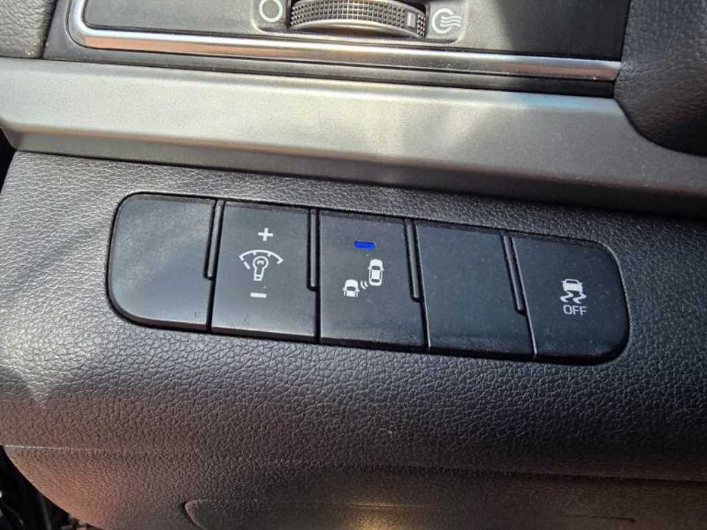 HYUNDAI Avante - Vista 11