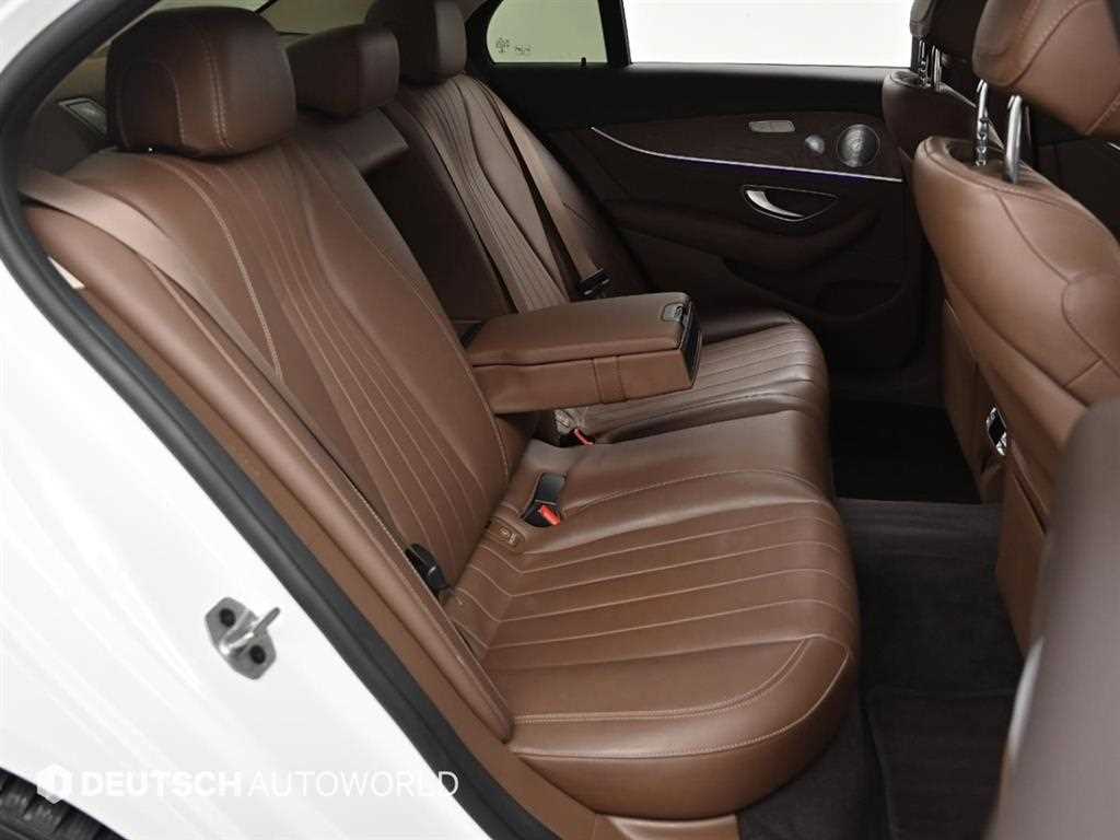 Mercedes Benz E class - Vista 12