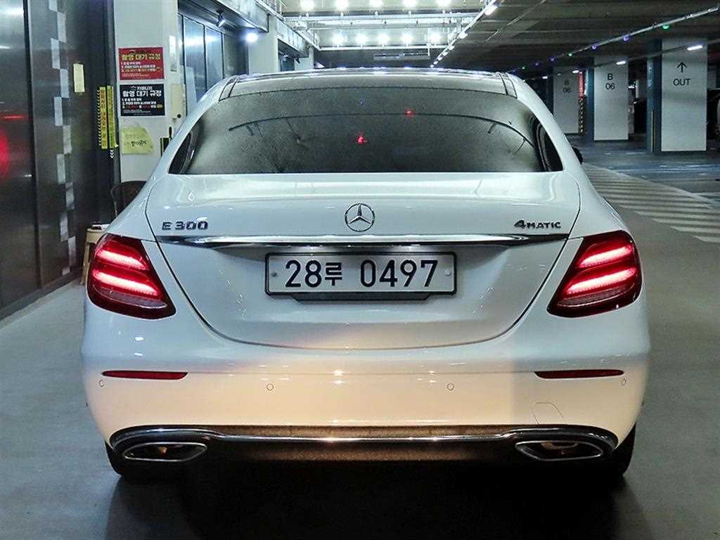 Mercedes Benz E class - Vista 5