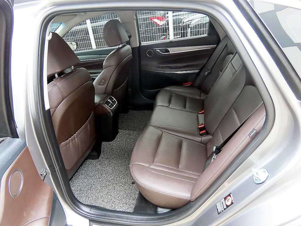 HYUNDAI Grandeur - Vista 6