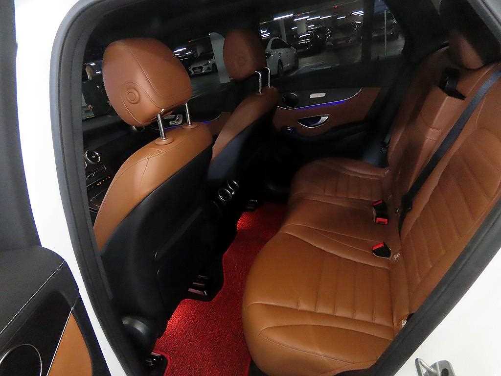 Mercedes Benz GLC Class - Vista 7