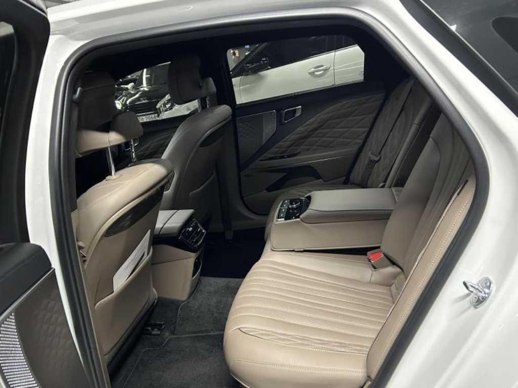 KIA K8 - Vista 7