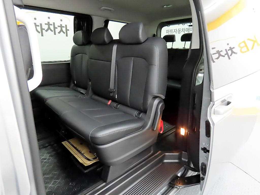 HYUNDAI Staria - Vista 6