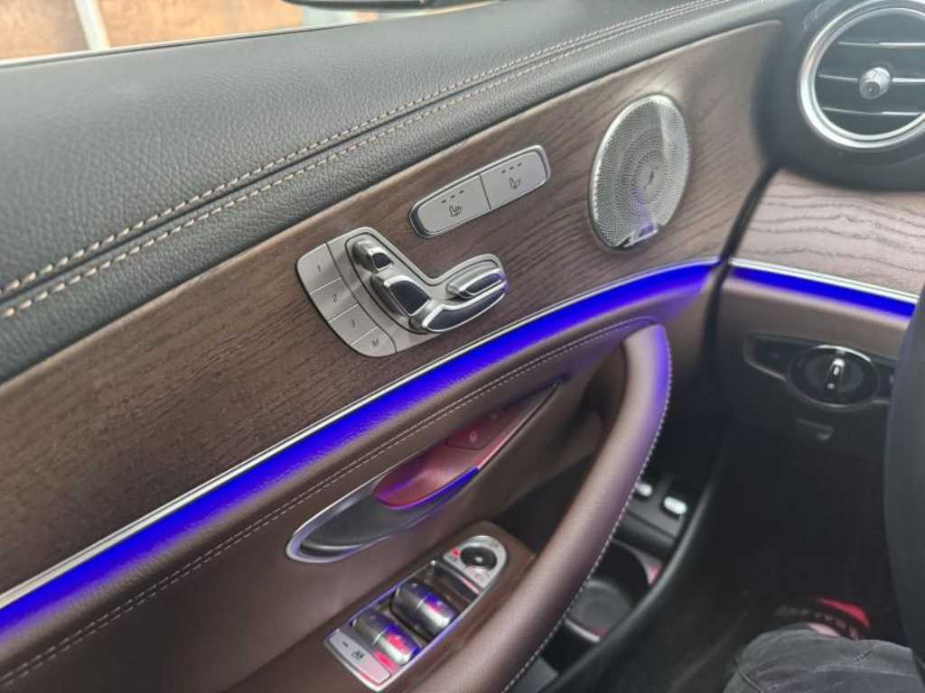 Mercedes Benz E class - Vista 9