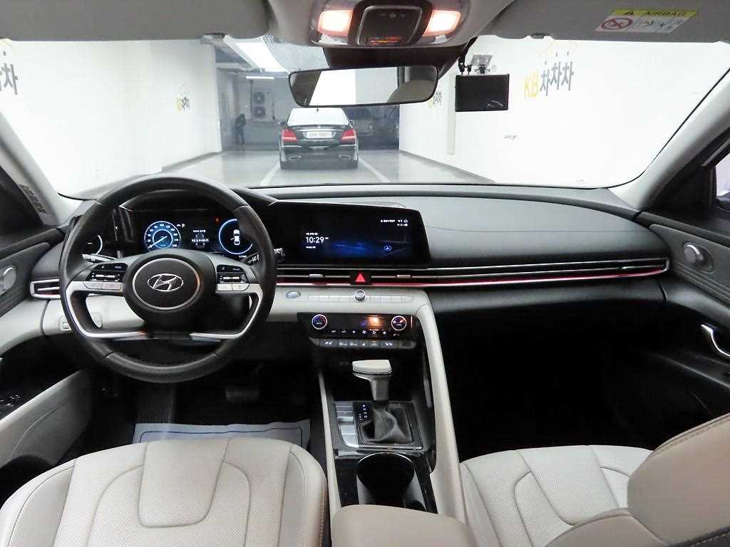 HYUNDAI Avante - Vista 7