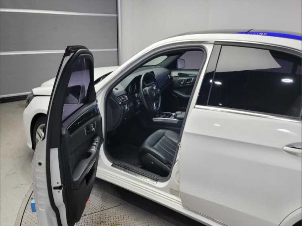 Mercedes Benz E class - Vista 4