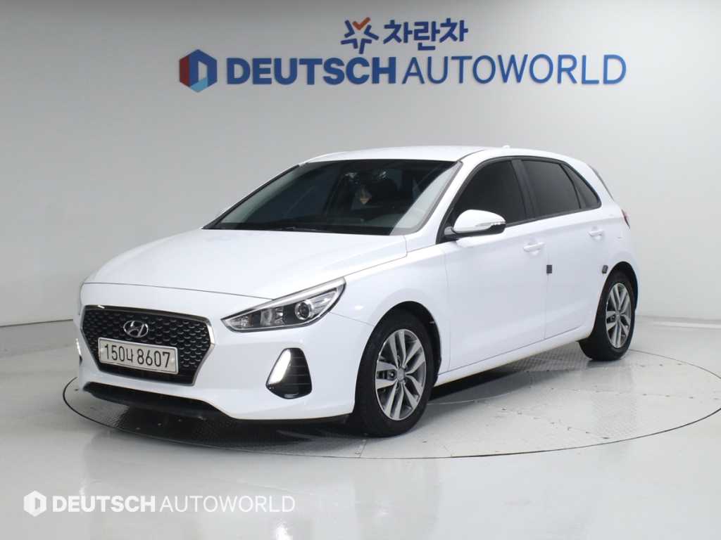 HYUNDAI i30 2018 Blanco - Importación desde Corea - HF Imports Iquique - Foto 1